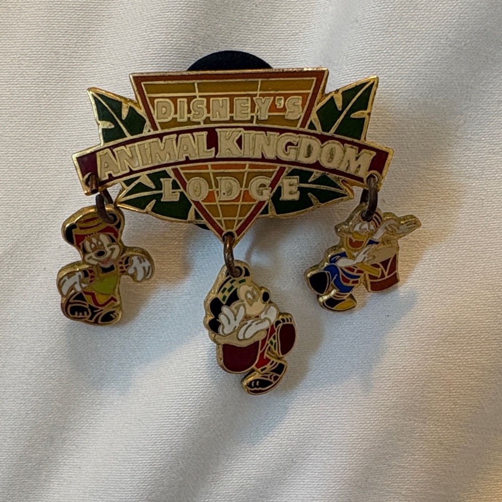 Disney Animal Kingdom Lodge Enamel Collector’s Pin with Character Dangles